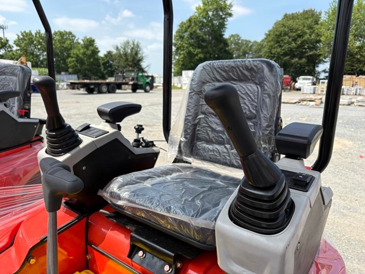 tpm-16-mini-excavator-image-12