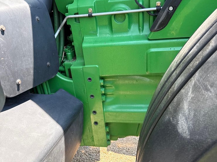 2013-john-deere-8260r-image-48