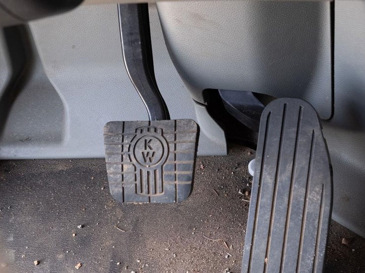 2018-kenworth-t880-image-129
