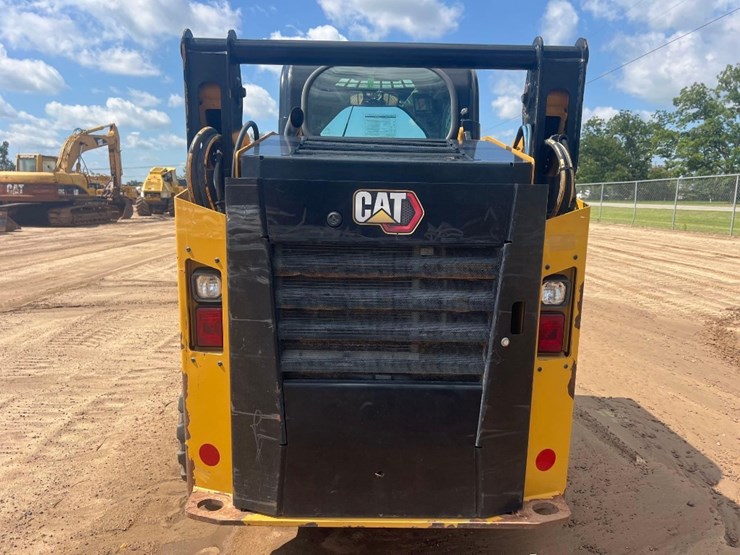 2020-caterpillar-242d3-image-3