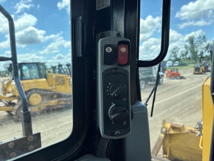 2018-caterpillar-d6t-lgp-image-32