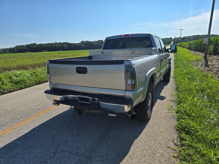 2003-chevrolet-2500-image-25