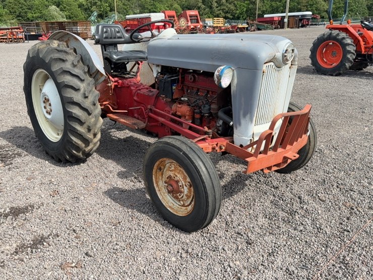 ford-tractor-image-3