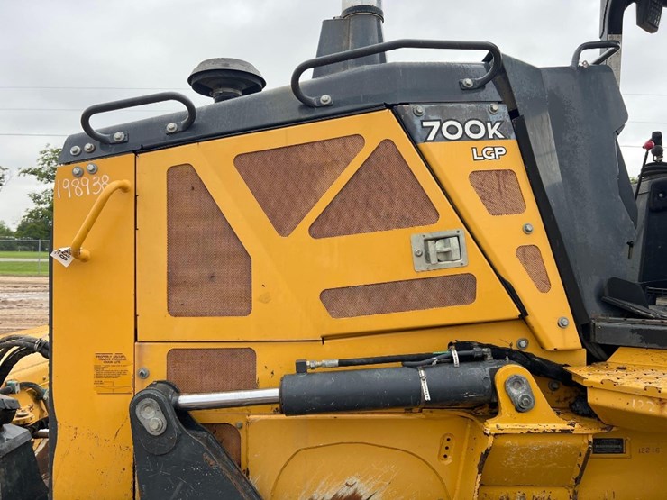 2016-deere-700k-lgp-image-29