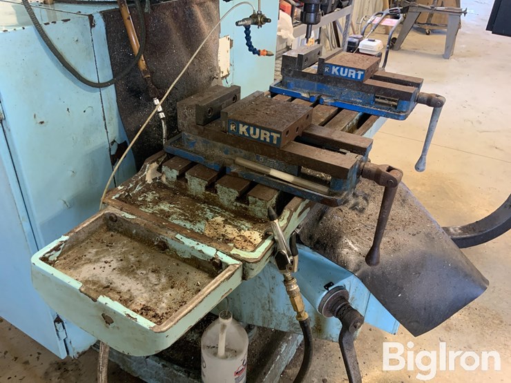 hurco-cnc-mill-image-18