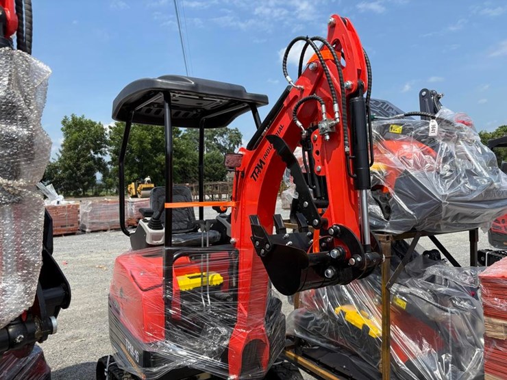 tpm-16-mini-excavator-image-2