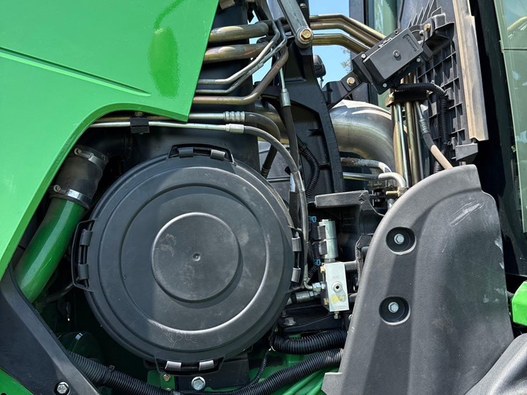 2013-john-deere-8260r-image-40