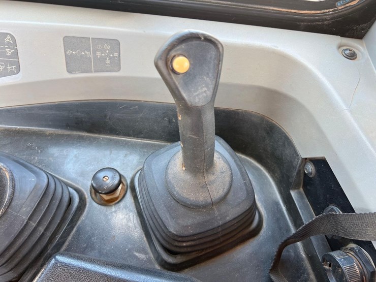 2015-caterpillar-d6t-lgp-image-32