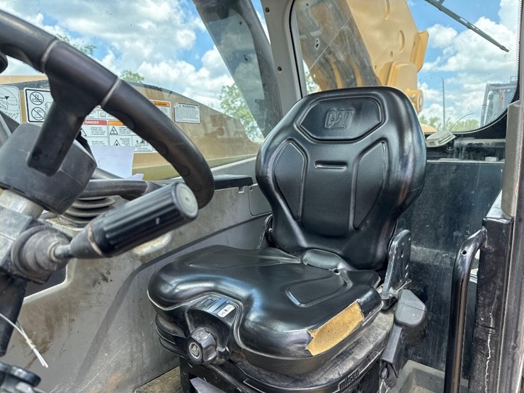 2020-caterpillar-tl1255d-image-21