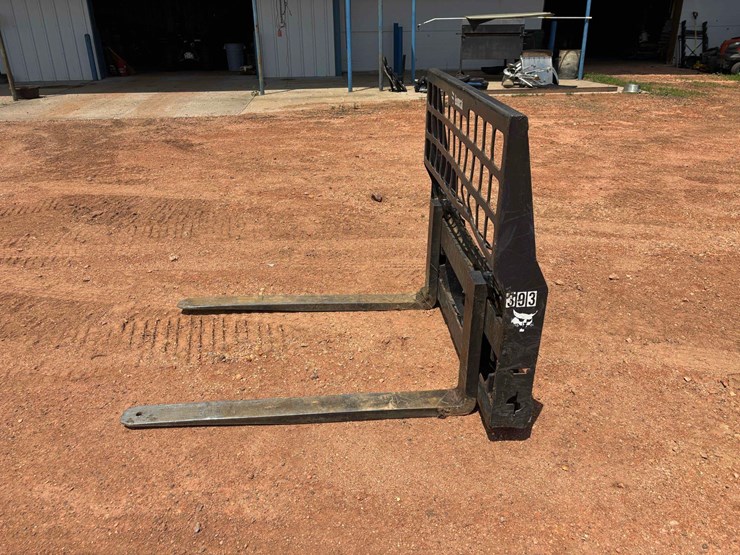 2014-bobcat-pallet-forks-image-1