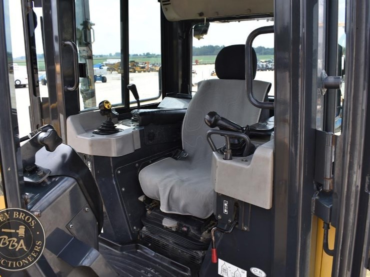 2015-komatsu-d61exi-23-image-43