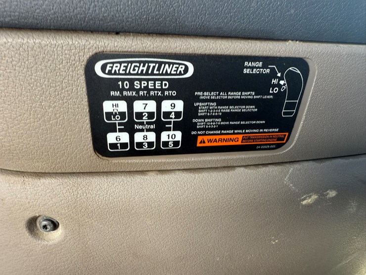 2014-freightliner-cascadia-125-image-42