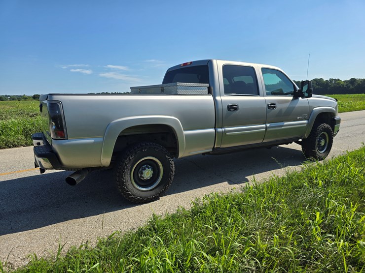 2003-chevrolet-2500-image-30