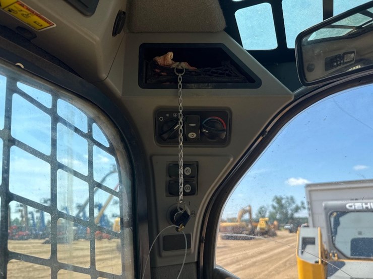 2017-caterpillar-299d2-xhp-image-26