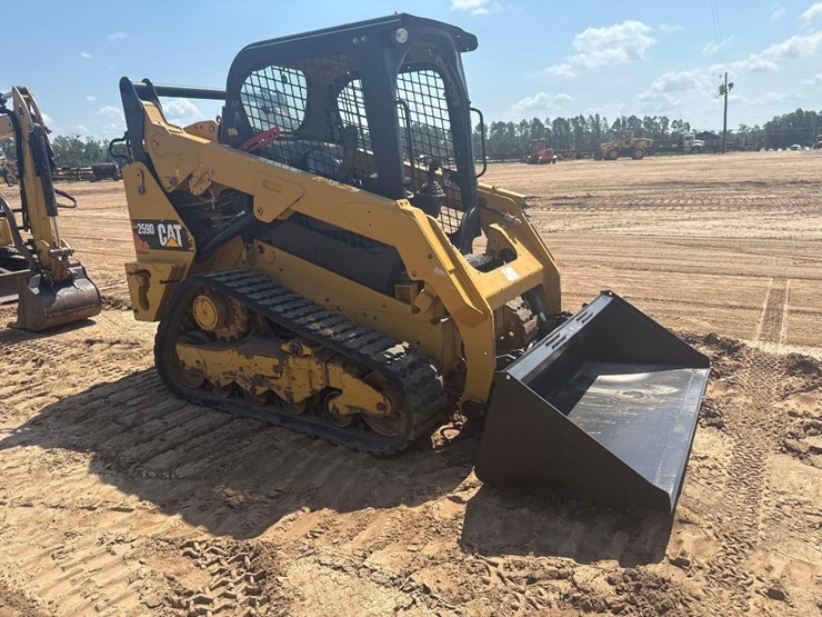 2018-caterpillar-259d-image-7