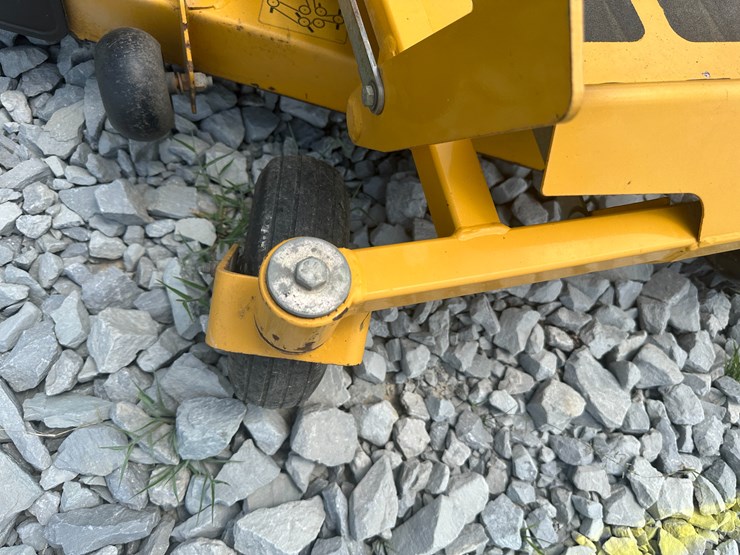#16-•-hustler-sport-zero-turn-mower-09091313-inv#:-25451-image-13