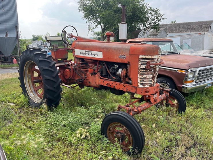 farmall-400-tractor-image-2