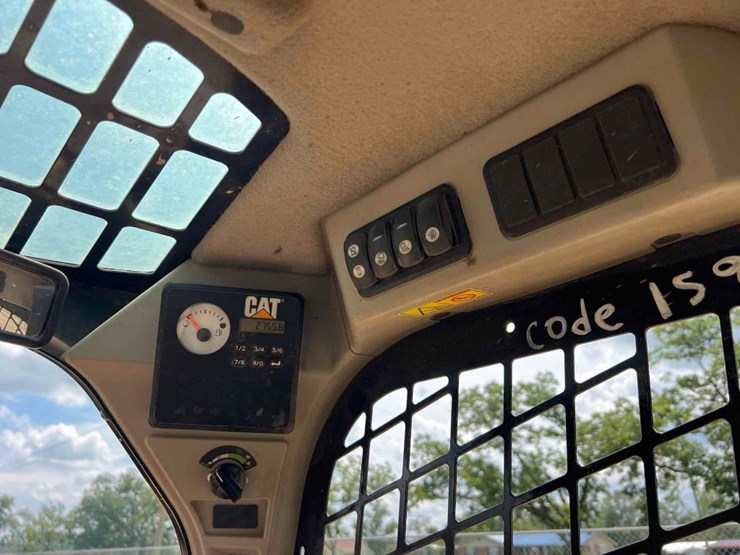 2016-caterpillar-257d-image-29
