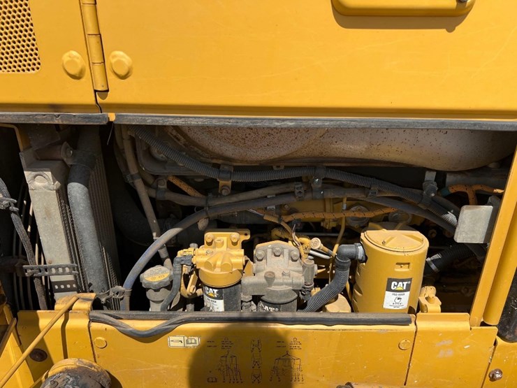 2019-caterpillar-d6n-lgp-image-30