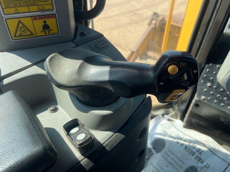 2018-caterpillar-d8t-image-39