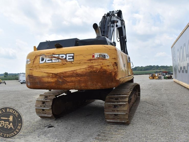 2013-deere-350g-lc-image-9