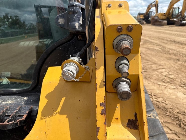 2020-caterpillar-259d3-image-21