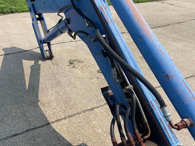 new-holland-72lb-image-18