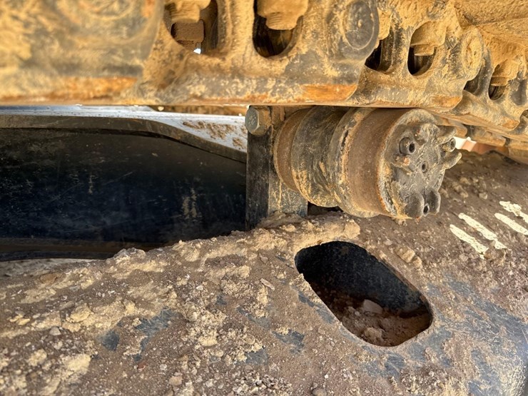 2020-caterpillar-326-image-15