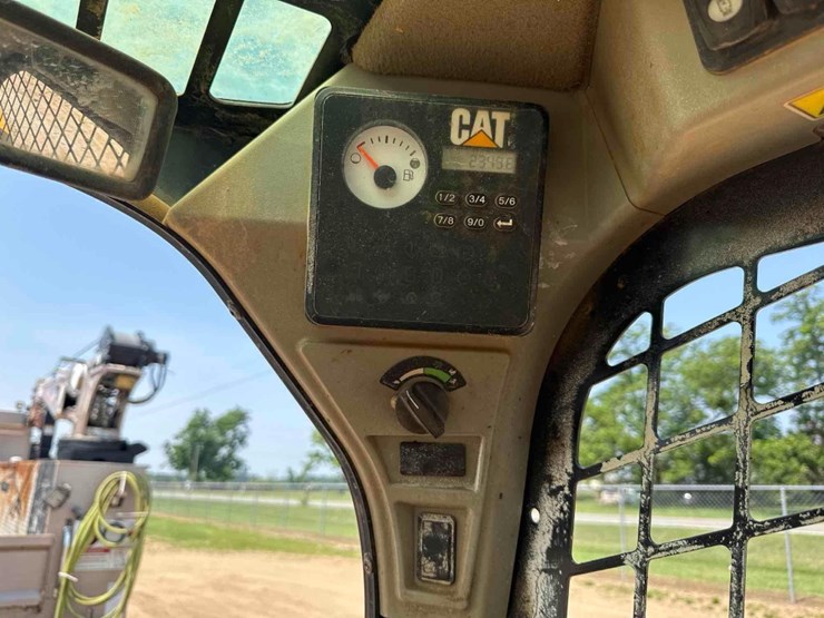 2016-caterpillar-259d-image-28