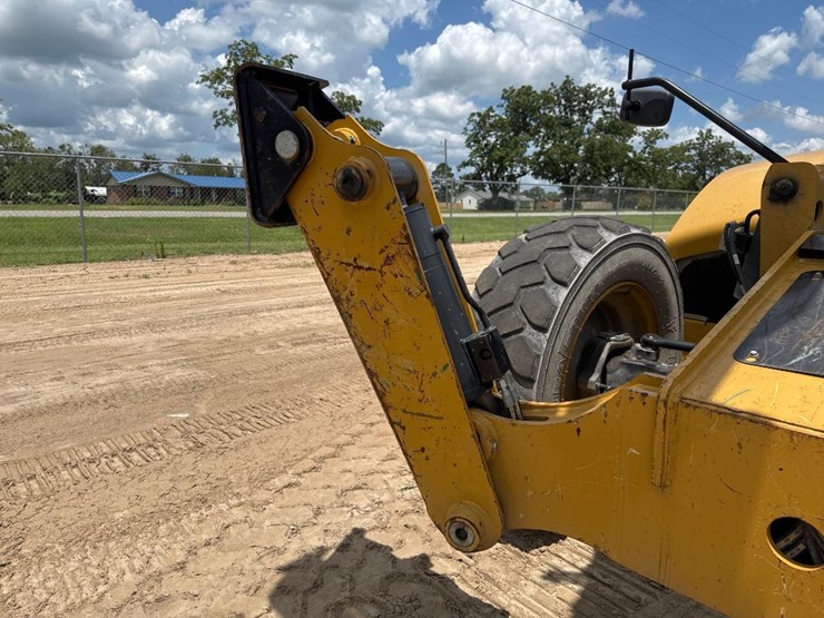 2020-caterpillar-tl1255d-image-12