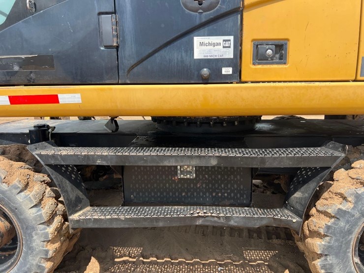 2011-caterpillar-m318d-image-10