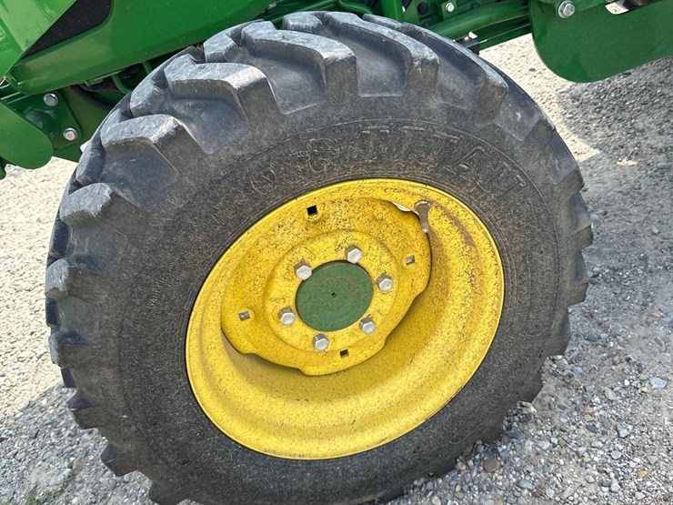 john-deere-4052m-image-5