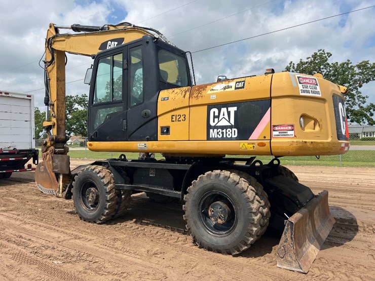 2011-caterpillar-m318d-image-2