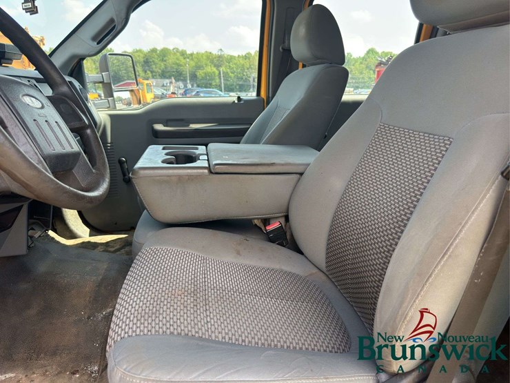2011-ford-f550-image-15