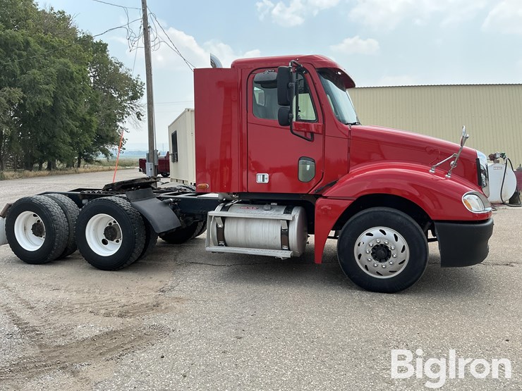 2003-freightliner-columbia-120-image-4