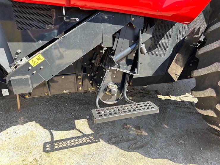 2014-case-ih-5140-image-23