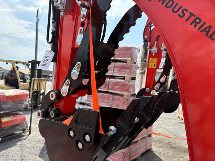 tpm-16-mini-excavator-image-10