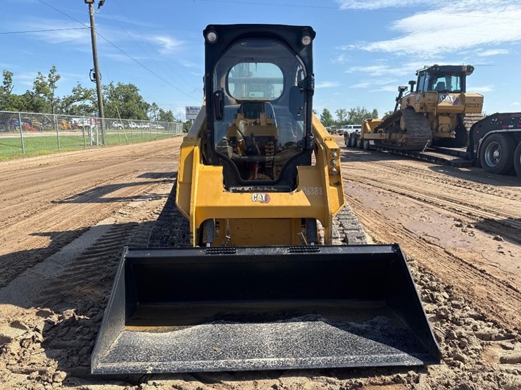 2020-caterpillar-259d3-image-3