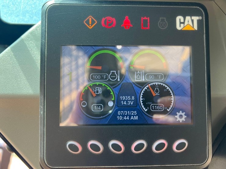 2021-caterpillar-279d3-image-31