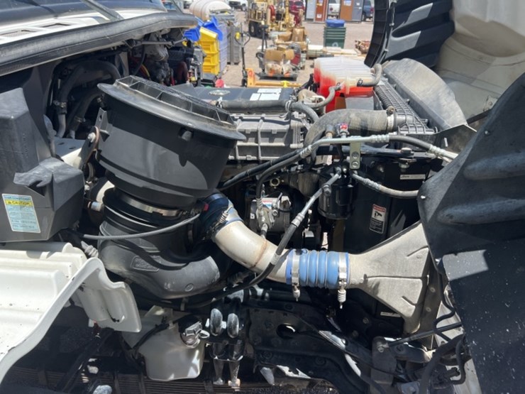 2012-freightliner-m2-image-19