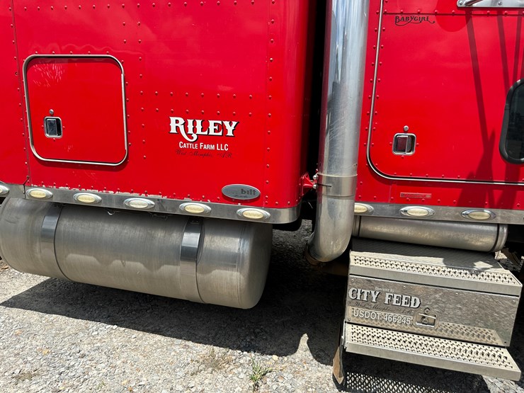 2003-peterbilt-379-image-46