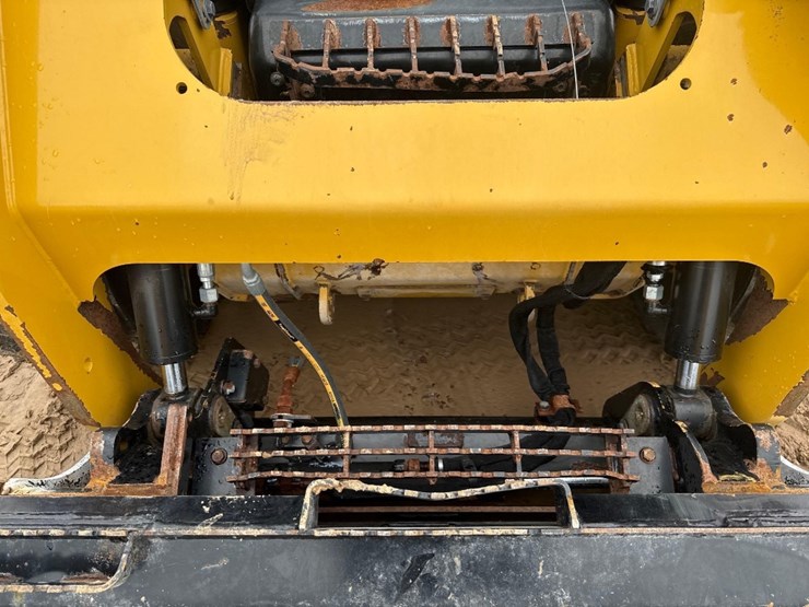 2023-caterpillar-236d3-image-17