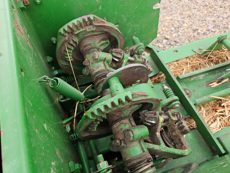 john-deere-338-image-19