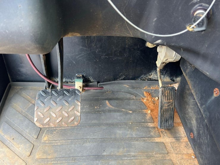 2016-caterpillar-tl642c-image-32