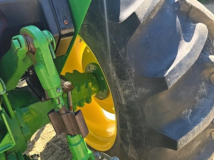2015-john-deere-5065e-image-32