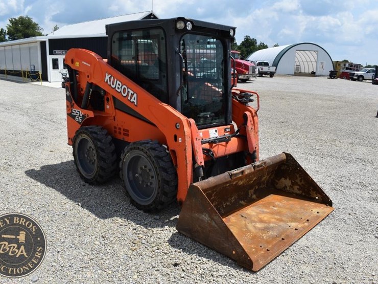 2017-kubota-ssv65-image-18
