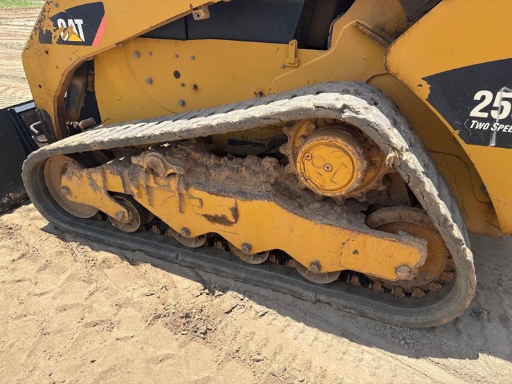2011-caterpillar-259b3-image-9