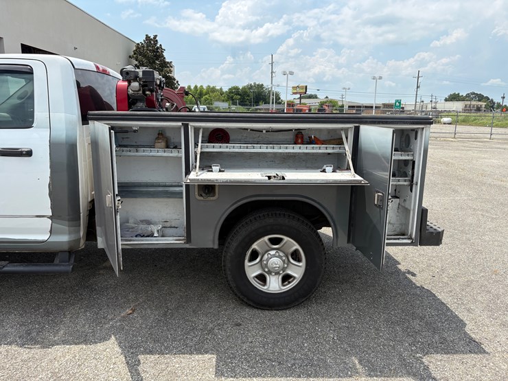 2018-dodge-3500-image-13