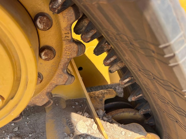 2025-caterpillar-265-skid-steer-image-10