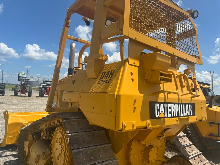 caterpillar-d4h-image-26
